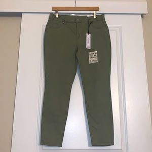 NWT high waisted ankle jeans